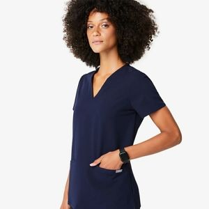 Figs Casma Three Pocket Scrub Top Navy